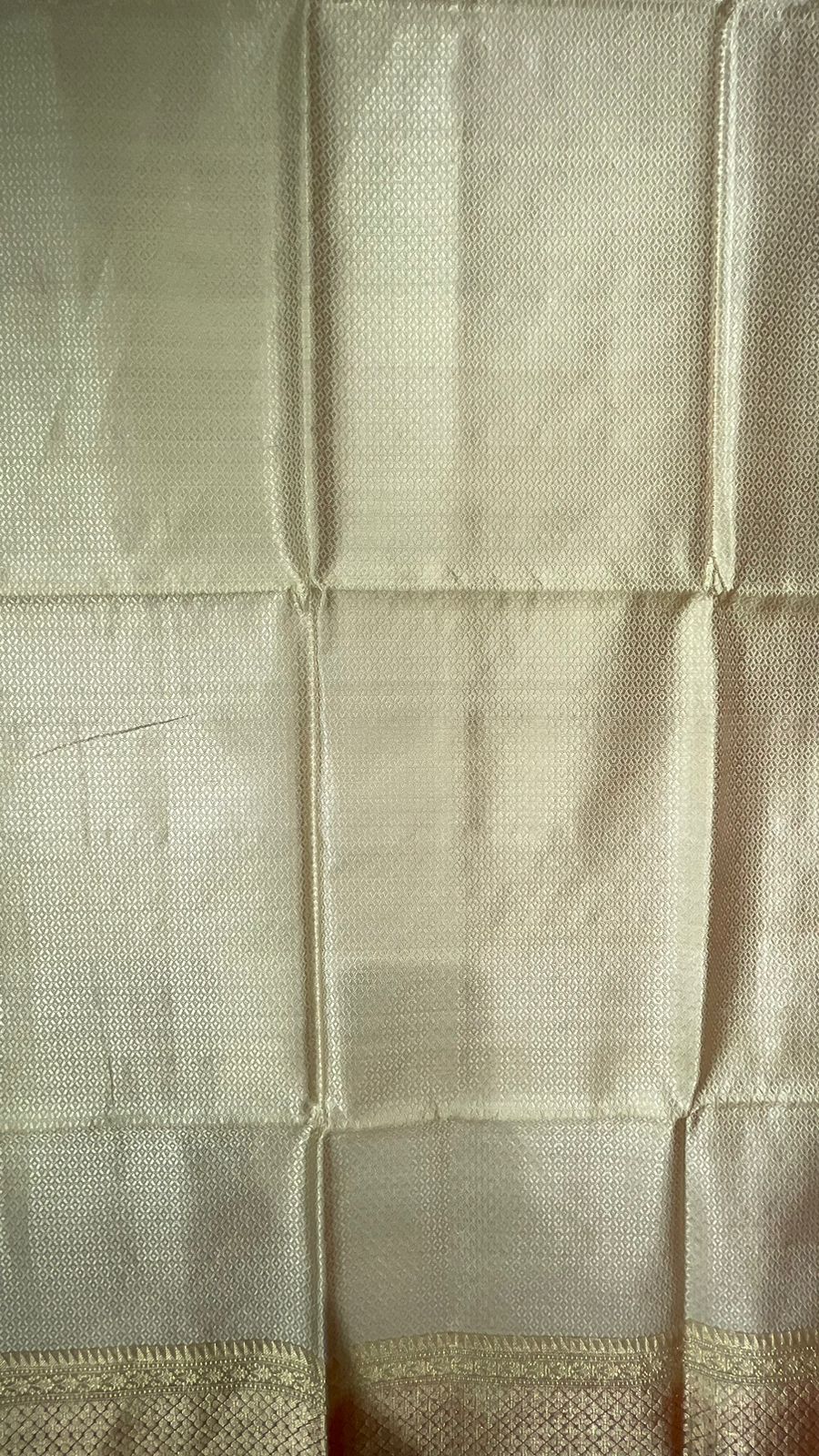 Faishana Pure Silk Handloom Beige Kora Tanchoi Silk Red Kadhwa Border with Red Blouse Banarasi Saree