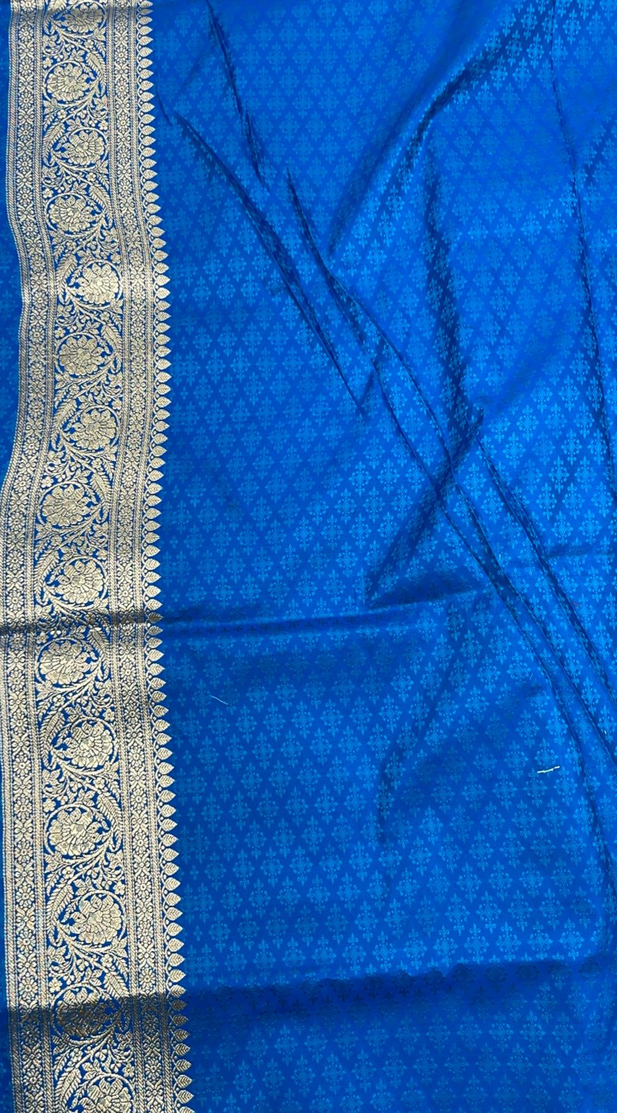 Faishana Presents Off-white Katan Silk Floral Light Gold Zari Booti with Contrast SkyBlue Floral Pallu Banarasi saree and Sky Blue Blouse