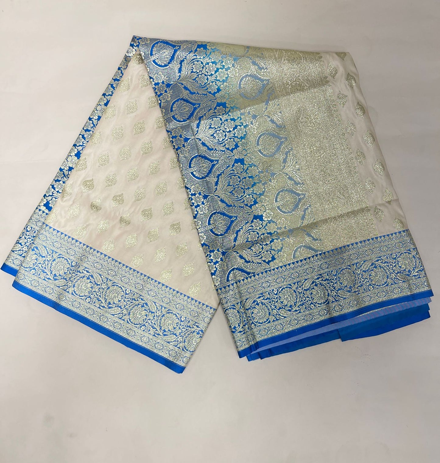 Faishana Presents Off-white Katan Silk Floral Light Gold Zari Booti with Contrast SkyBlue Floral Pallu Banarasi saree and Sky Blue Blouse