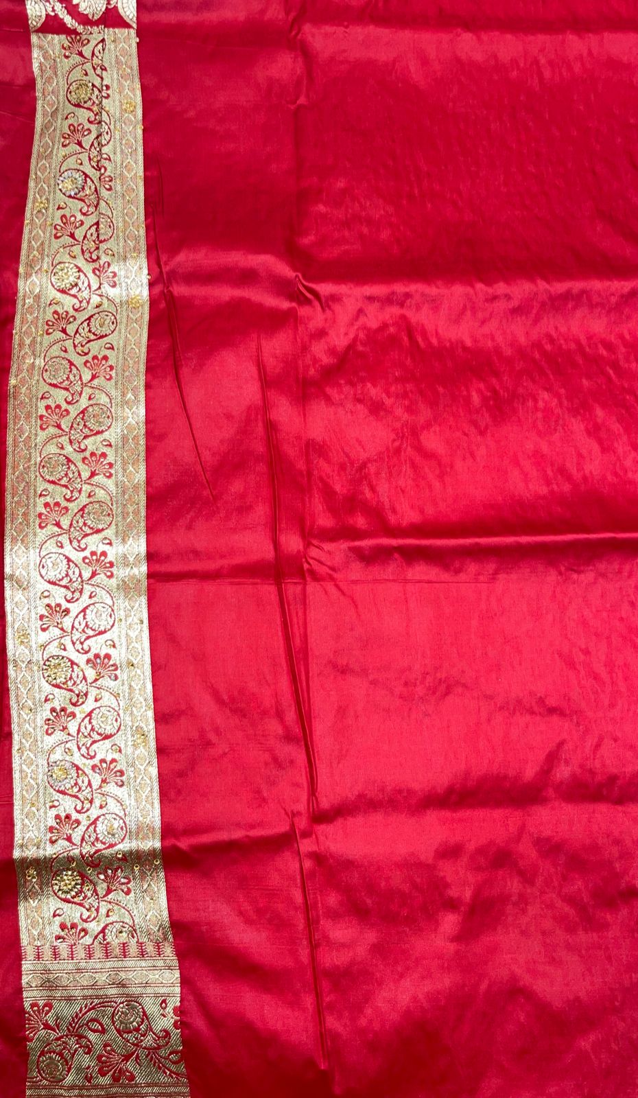 Faishana Presents Dark Green Stone Work Golden Zari Booti with Contrast Red Paisley Lehariya Pallu Zari Border with Red Blouse Banarasi Saree