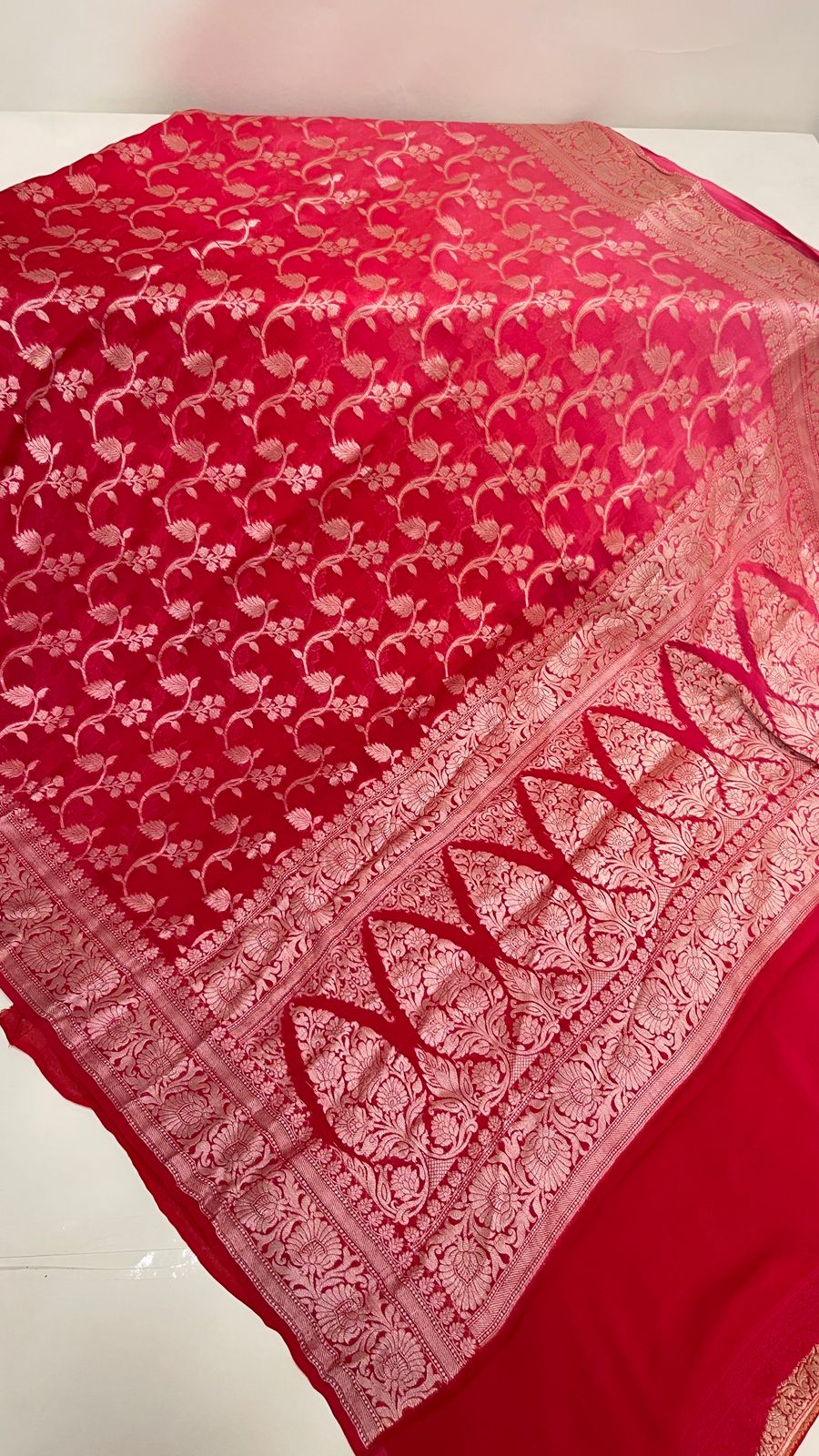 Faishana Pure Handloom Pink Dual Shade Chiffon Tilfi Zari Jaal with Floral Boota Anchal Zari Border with Red Blouse