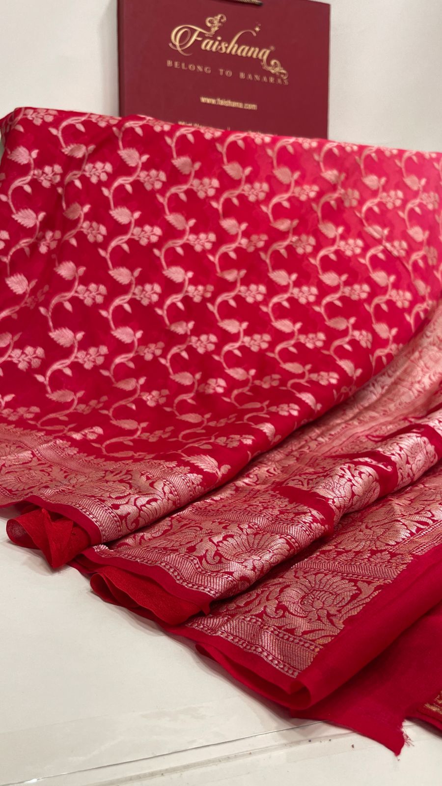 Faishana Pure Handloom Pink Dual Shade Chiffon Tilfi Zari Jaal with Floral Boota Anchal Zari Border with Red Blouse