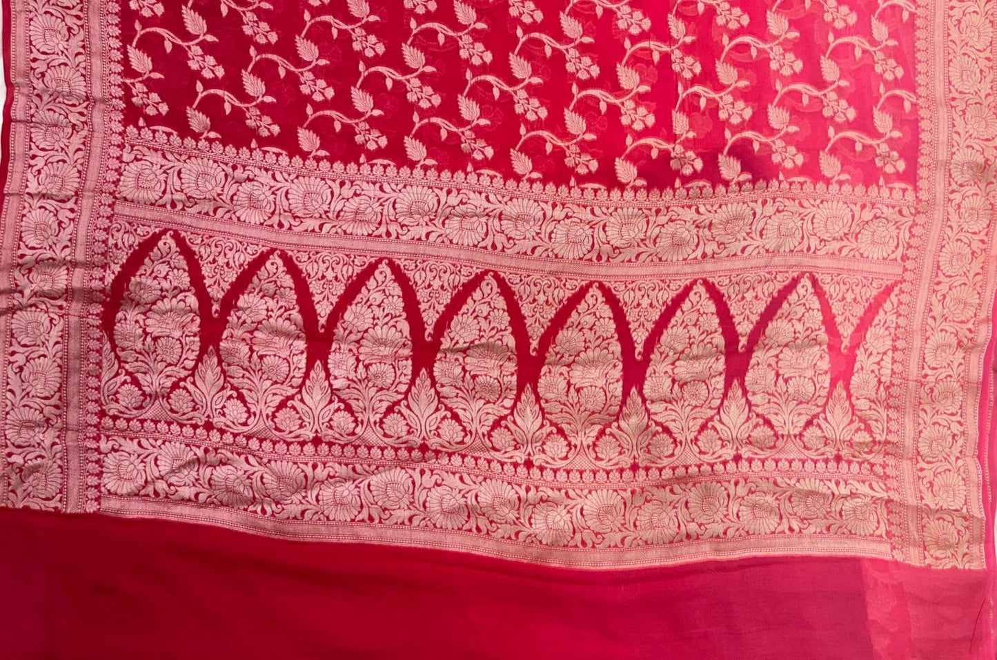 Faishana Pure Handloom Pink Dual Shade Chiffon Tilfi Zari Jaal with Floral Boota Anchal Zari Border with Red Blouse