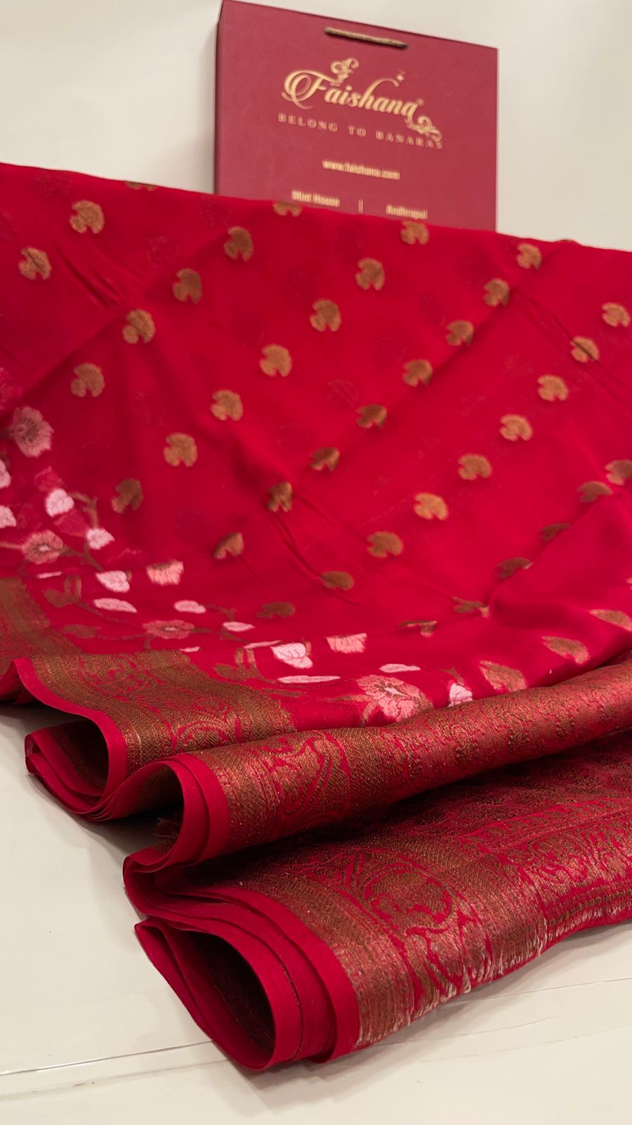 Faishana Pure Handloom Red Chiffon Floral Copper Zari Booti with Floral Tilfi Mina Jaal Skirt Zari Border with Red Blouse