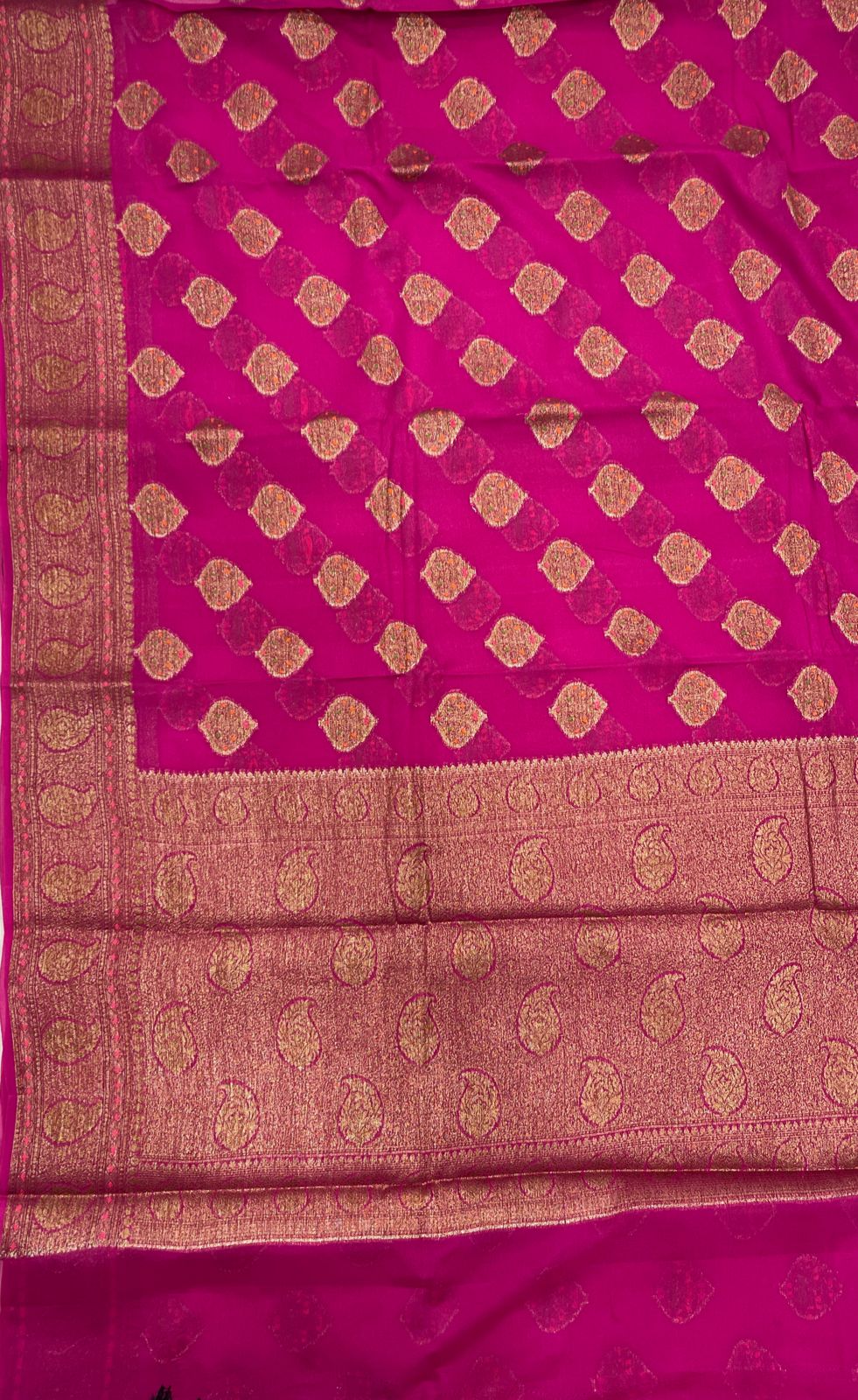 Faishana Pure Handloom Magenta Chiffon Floral Mina Copper Zari Booti with Paisley Mina Zari Border with Magenta Blouse 
