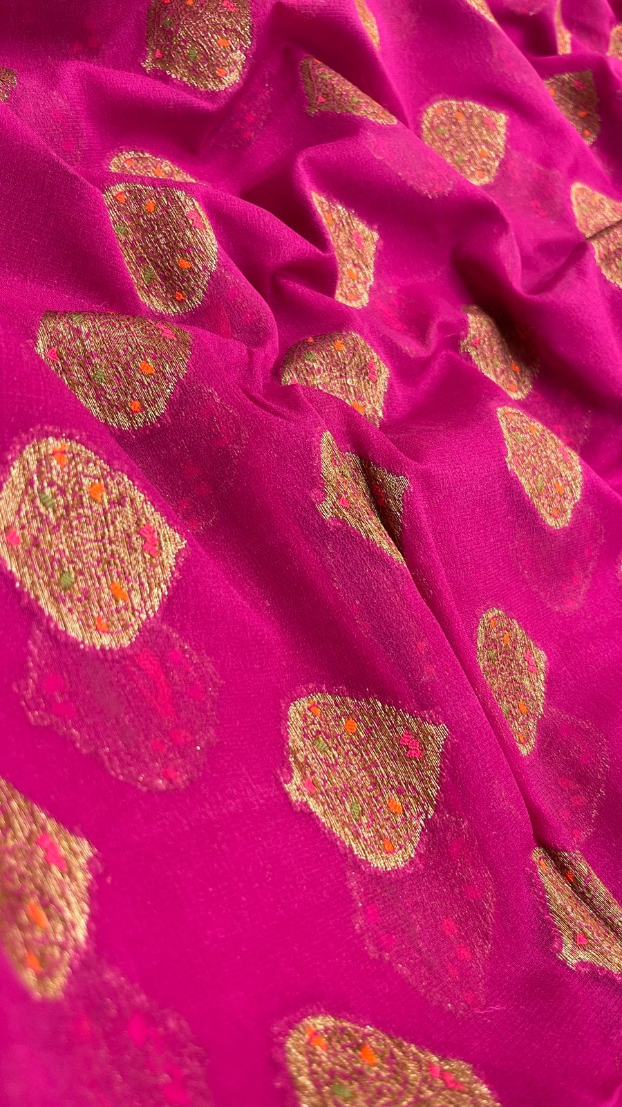 Faishana Pure Handloom Magenta Chiffon Floral Mina Copper Zari Booti with Paisley Mina Zari Border with Magenta Blouse 