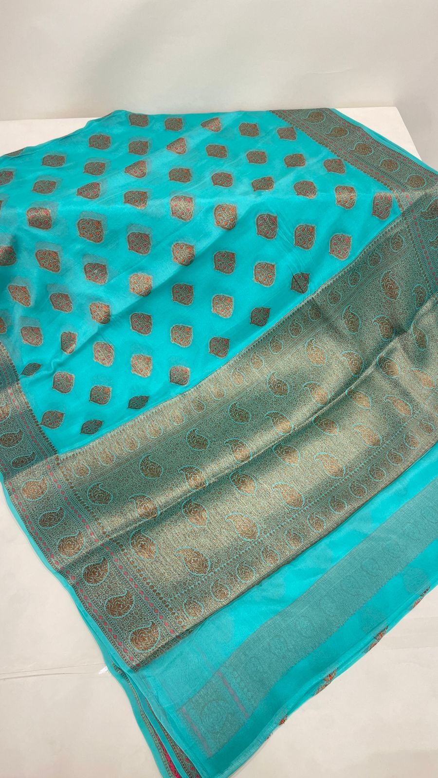 Faishana Pure Handloom Sea Green Chiffon Floral Mina Copper Zari Booti with Paisley Mina Zari Border with Sea Green Blouse 