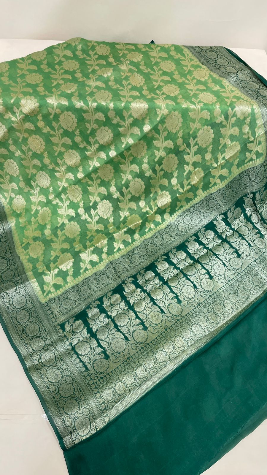 Faishana Pure Handloom Pista Green Chiffon Floral Zari Jaal Contrast Dark Green Zari Border and Big Boota Pallu with Dark Green Blouse