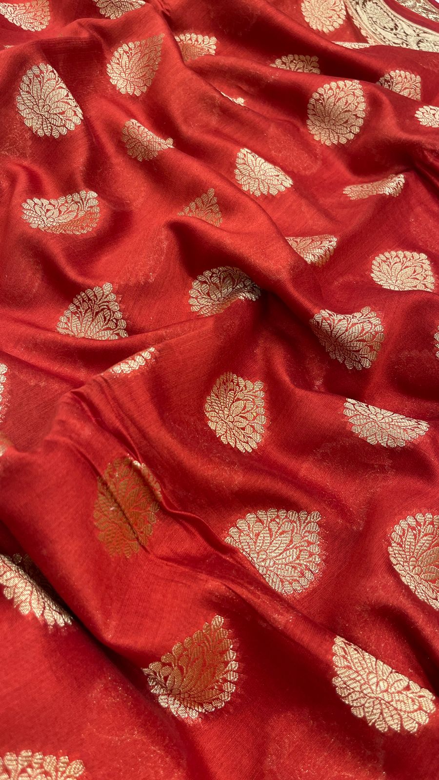 Faishana Pure Handloom Red Cotton Golden Zari Floral Booti with Red Floral Zari Pallu and 2D Zari Border with Red Blouse