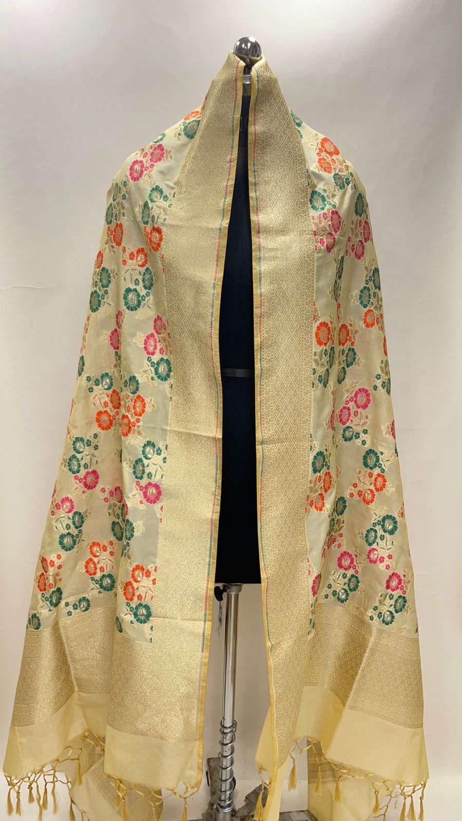 Faishana Presents Off-White Semi Katan Silk Floral Mina Zari Jaal With Banarasi Zari Border Banarasi Dupatta