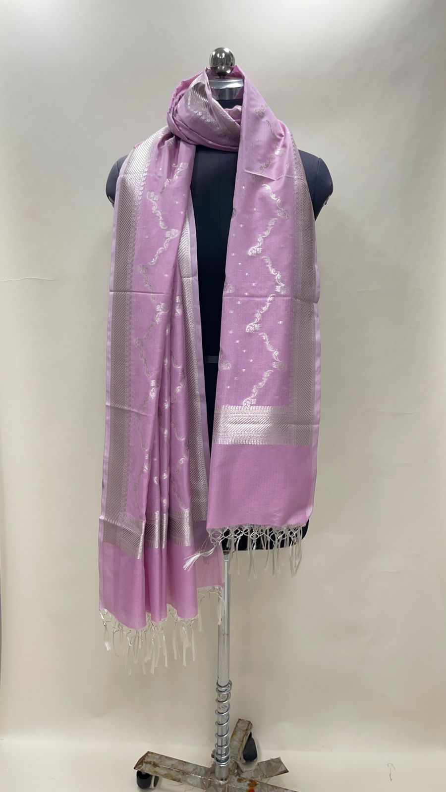 Faishana Present Light Purple Nakli Semi Katan Silk Silver Zari Zig Zag Stripe Zari Border Banarasi Dupatta