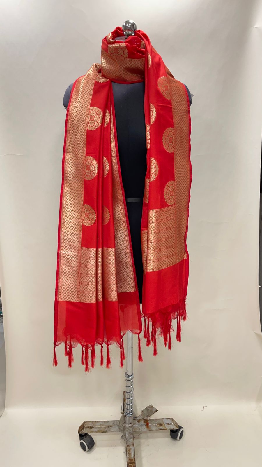 Faishana Presents Red Semi Katan Silk Floral Zari Spherical Boota With Banarasi Border Banarasi Dupatta