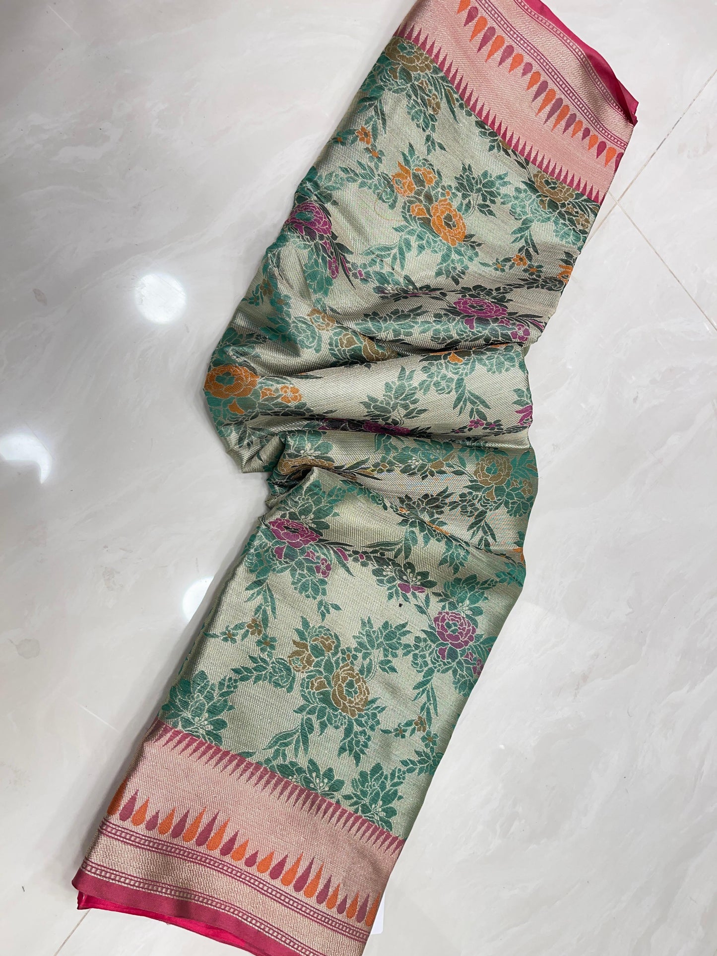 Faishana Presents Green Art Silk Floral Tilfi Mina Zari Jaal with Contrast Pink Minakari Boota Pallu Double Mina Zari Border and Pink Blouse