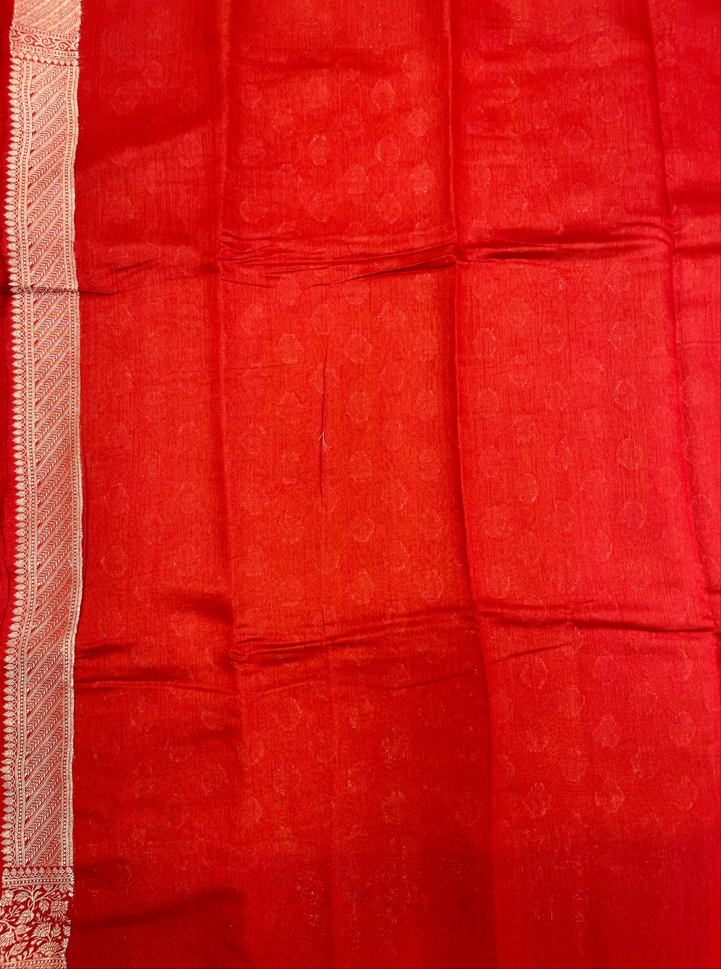 Faishana Pure Handloom Gold Munga Silk Floral Gold Zari Booti with Contrast Maroon Floral Jaal Pallu Skirt Dual Shade Zari Border with Maroon Blouse