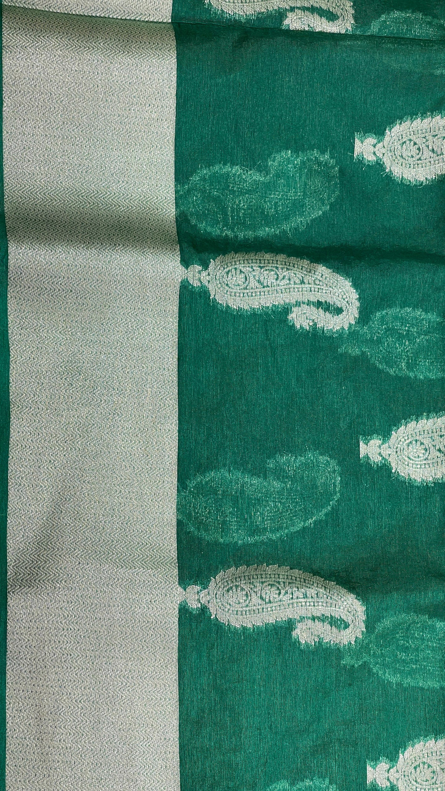Faishana Presents Green Warm Silk Carry Boota Thos Border Banarasi Saree with Plain Blouse.