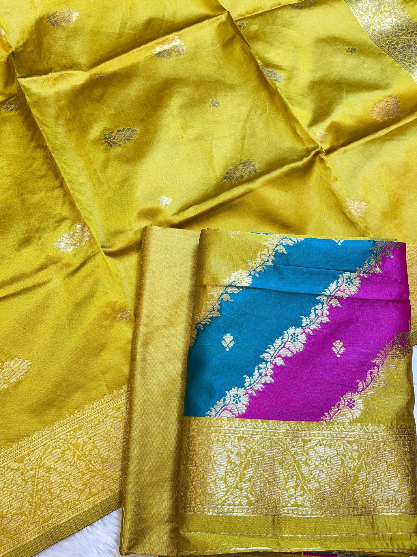 Rangkaat Art Silk Banarasi 3 pcs Suit Set with Contrast Olive Dupatta 650SKL_RNG2