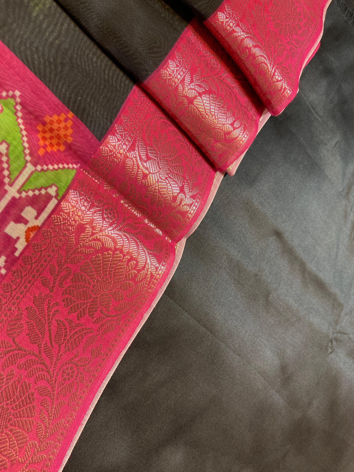 Black Plain Mercerised Silk Banarasi Suit Set with Contrast Pink Digital Print Dupatta 650SKL_MS5