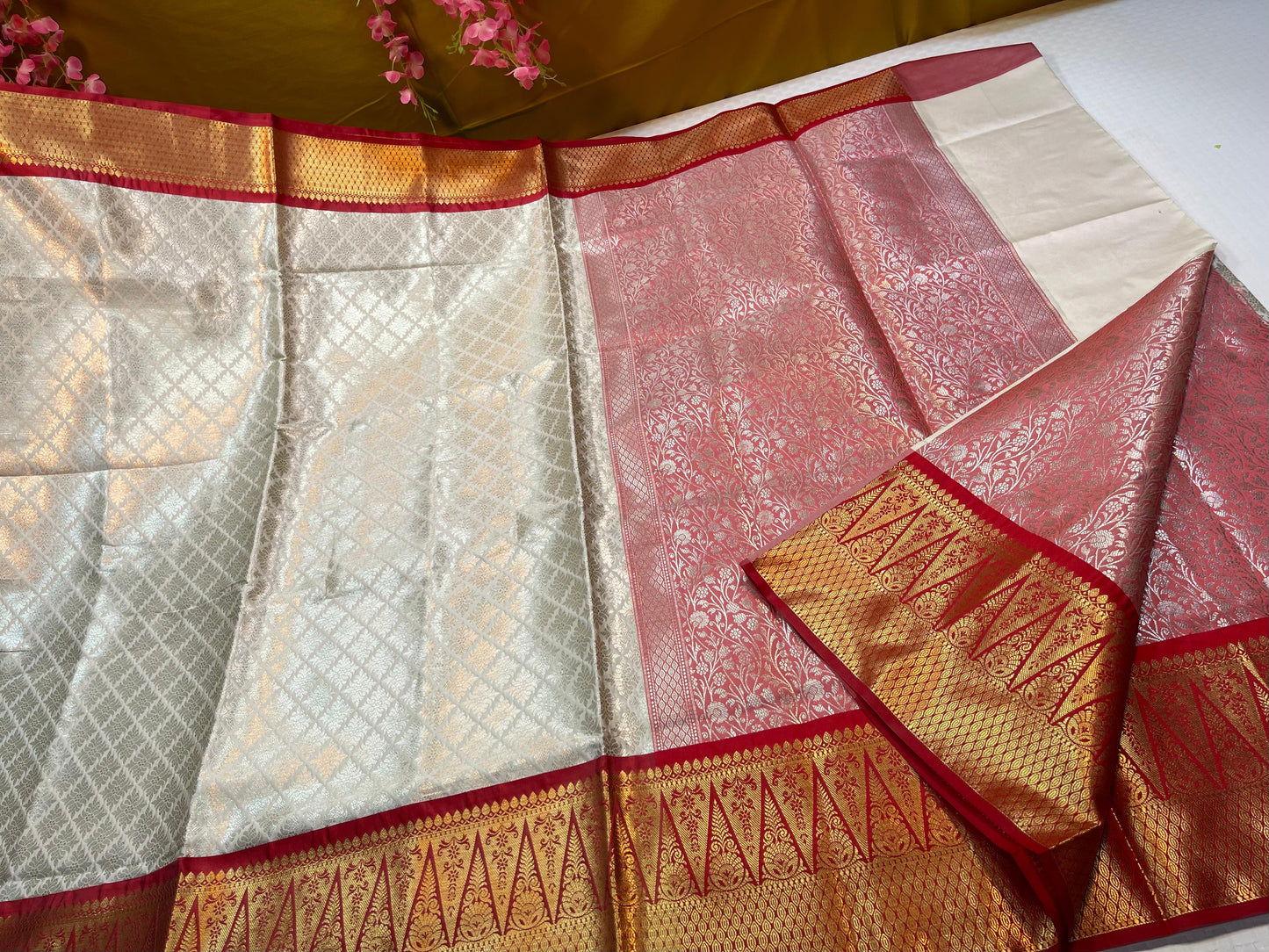 Off white Semi Kanchi Silk Brocade Contrast Red Border Banarasi Saree MS_SK13
