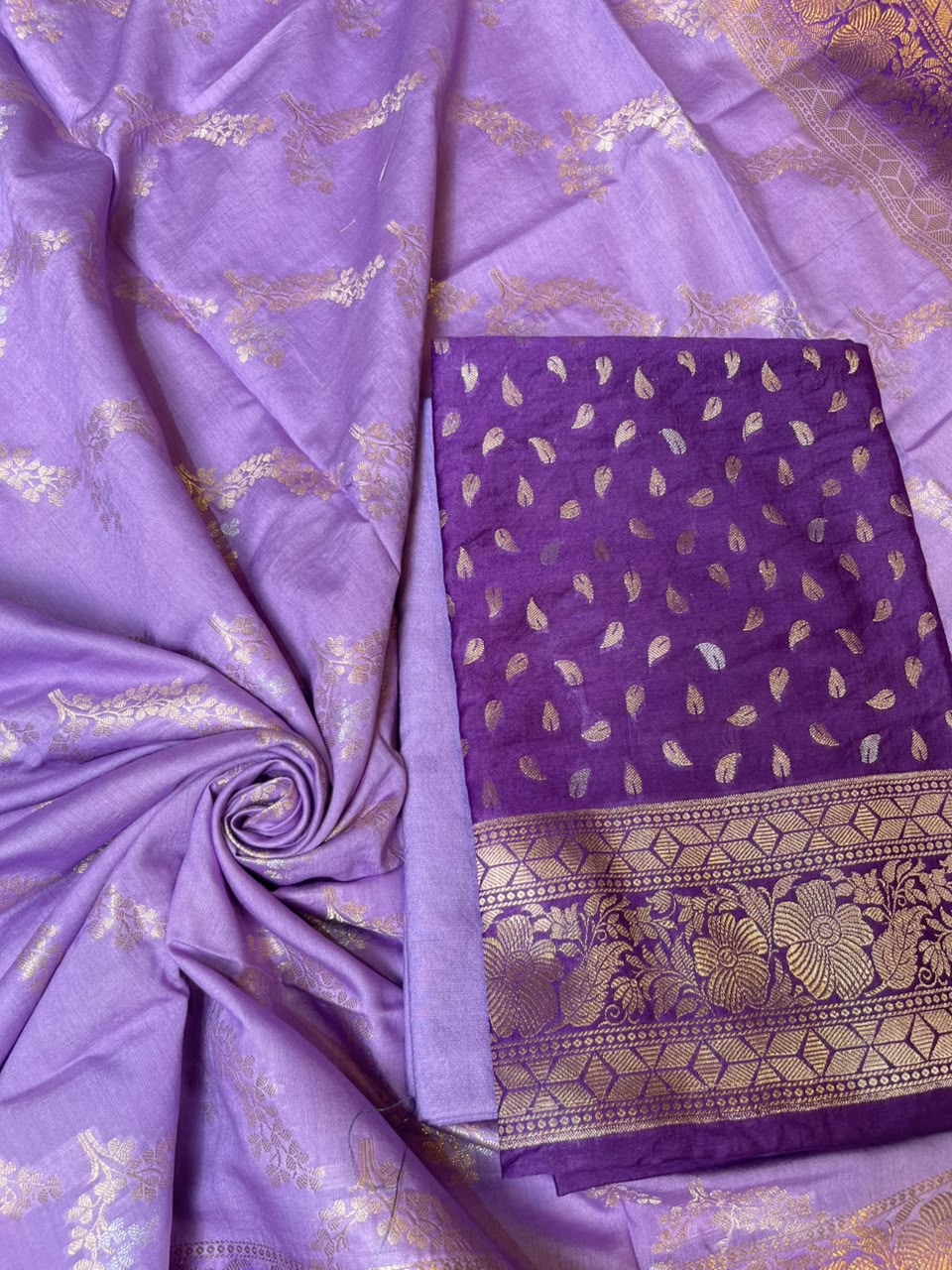 Deep Violet Pashmina Silk Chunri Zari Booti Banarasi Suit with Contrast Lavander Floral Dupatta 125DAN_PMC13