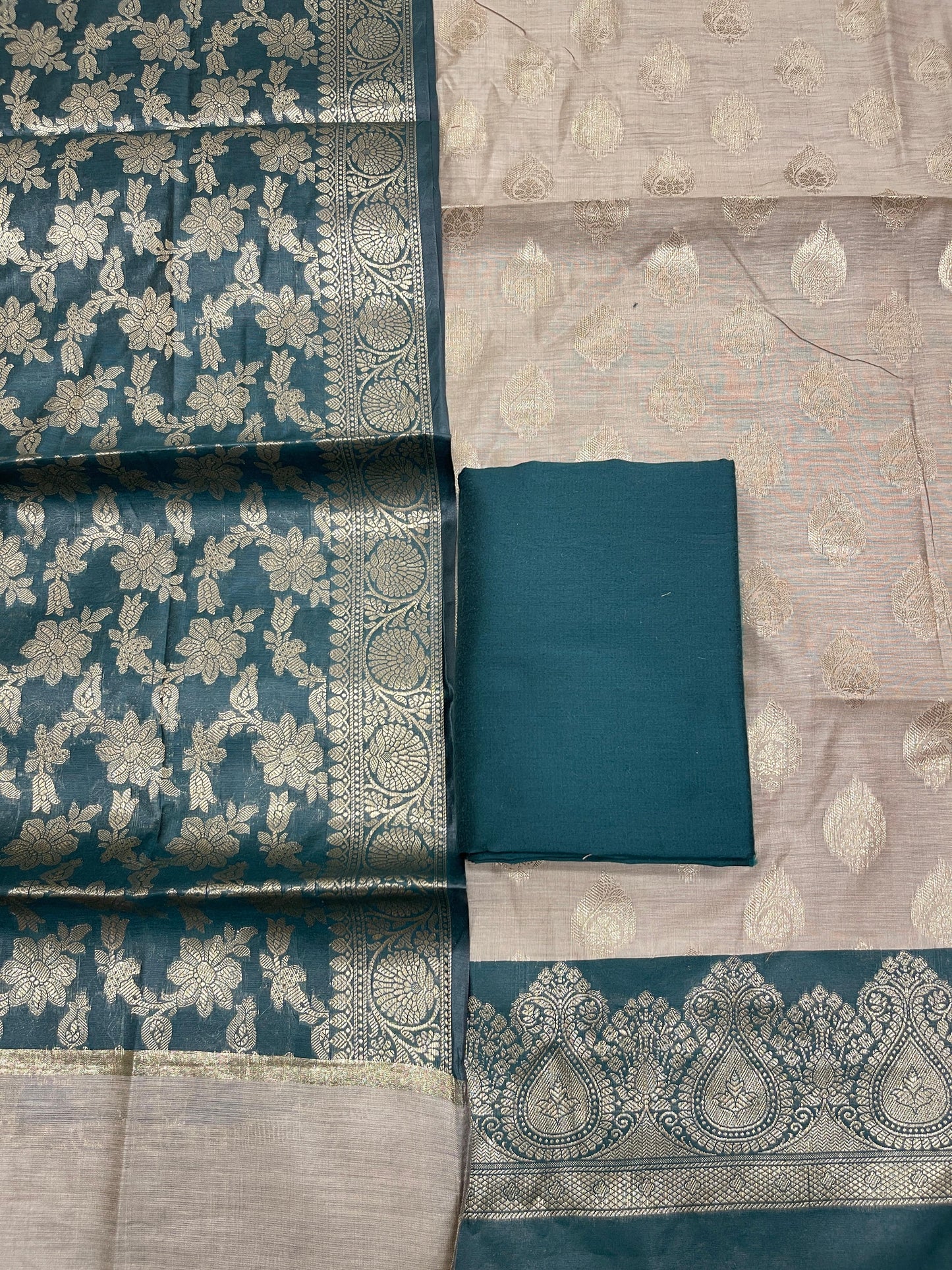Beige Cotton Banarasi 3 pcs Suit Set with Contrast Dark Green Dupatta IM_CS16
