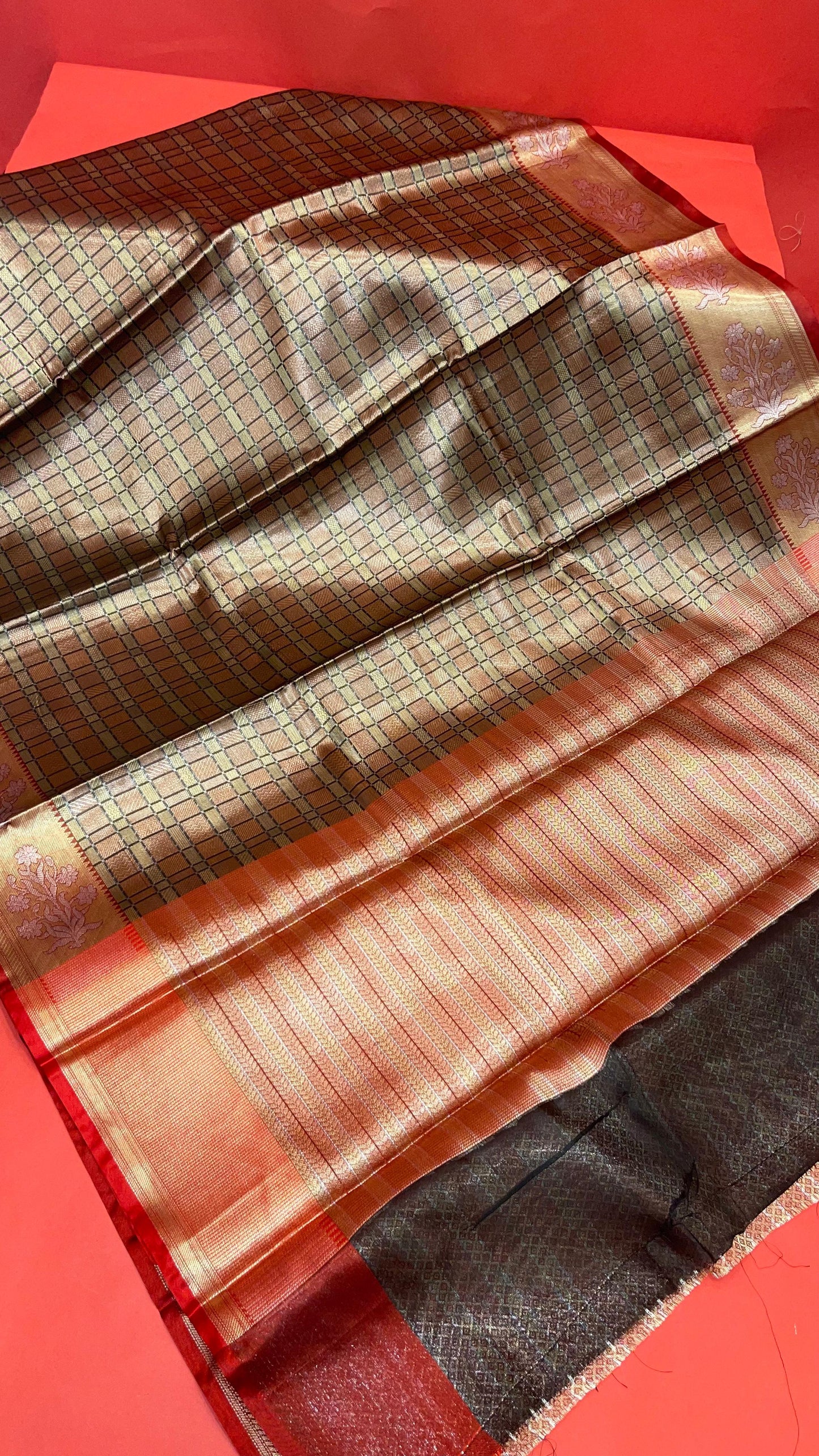 Faishana Presents Brown Antique Kanchi Zari Brocade Contrast Meena Patta Border Banarasi Saree