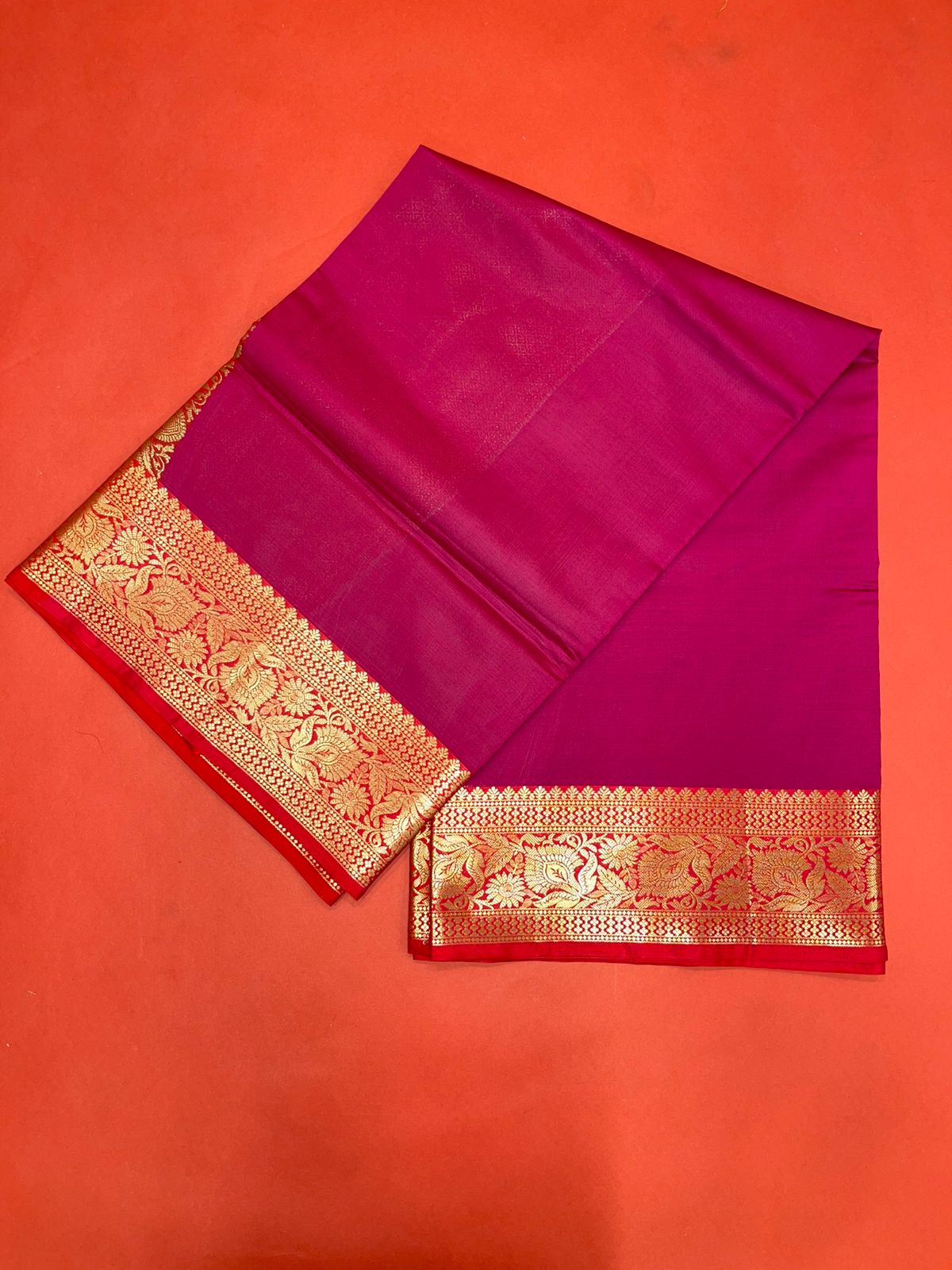 Faishana Presents Magenta Katan Silk Plain Zari Anchal With Contrast Red Zari Border Banarasi Saree