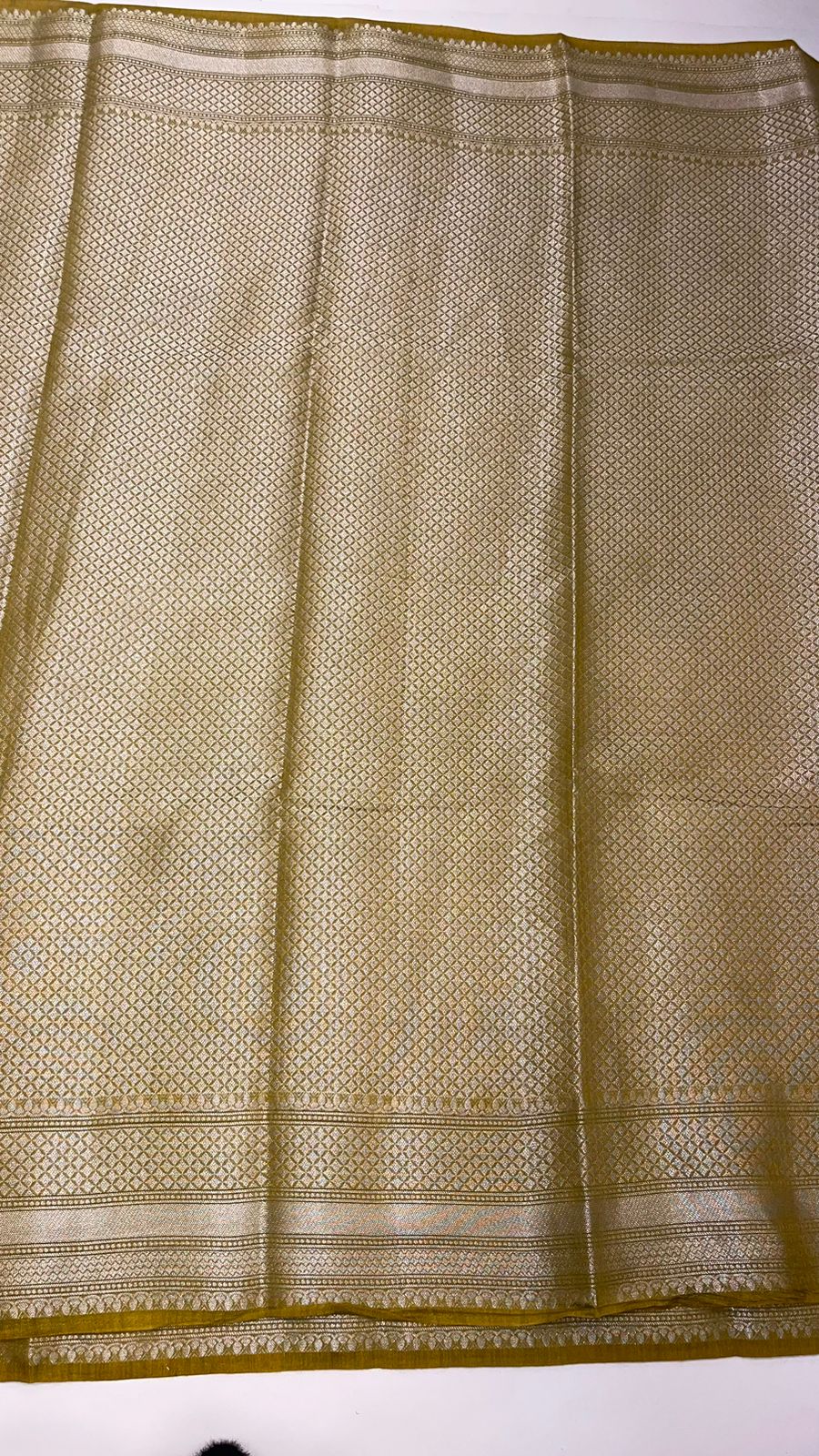 Enchanting Elegance: Faishana Pure Silk Handloom Olive Green Munga Silk Zari Minakari Jaal Anchal Saree with Banarasi Minakari Zari Border by an Olive Green Blouse Piece