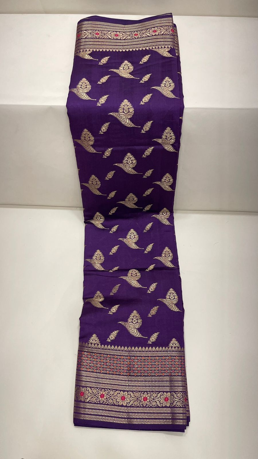 Regal Charm: Faishana's Exquisite Pure Silk Handloom Purple Chiniya Silk Gold Floral Zari Booti with Minakari Border & Purple Blouse