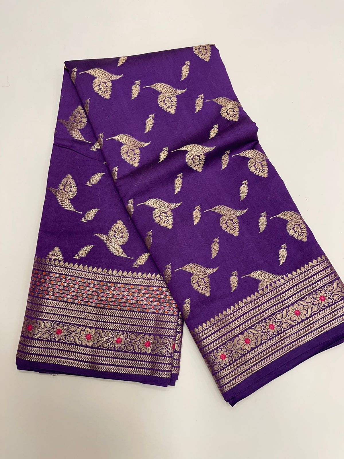 Regal Charm: Faishana's Exquisite Pure Silk Handloom Purple Chiniya Silk Gold Floral Zari Booti with Minakari Border & Purple Blouse