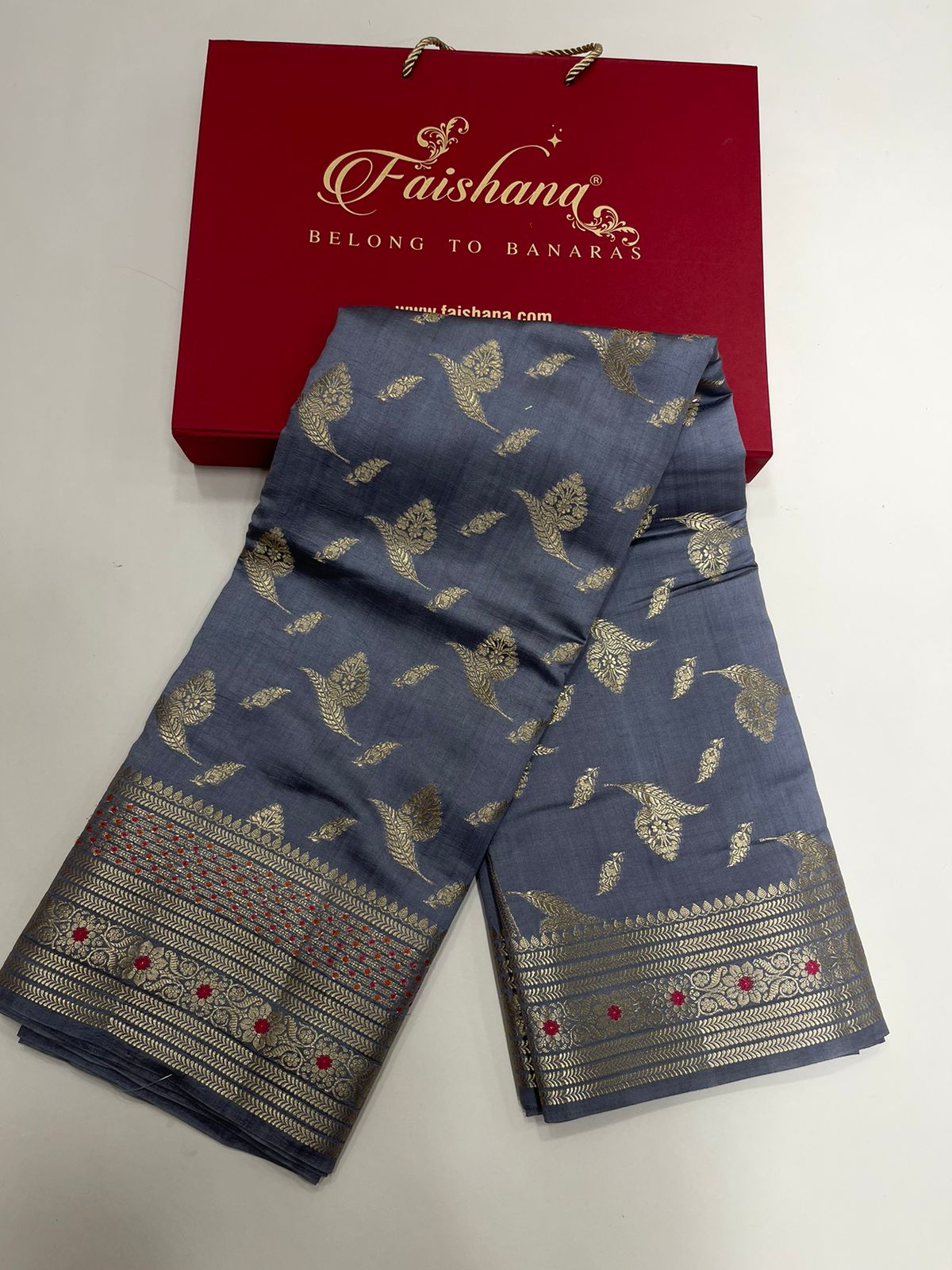 Exquisite Elegance: Faishana's Pure Silk Handloom Grey Chiniya Silk with Gold Zari Floral Booti & Grey Blouse