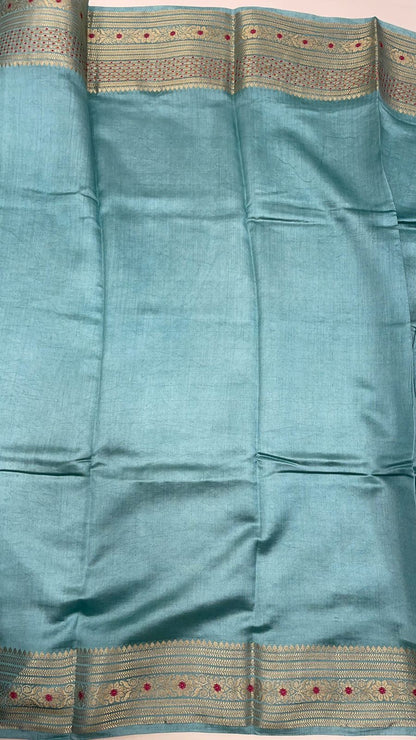 Seamless Elegance: Faishana's Exquisite Seagreen Chiniya Silk Gold Floral Zari Booti and Minakari Zari Border Saree