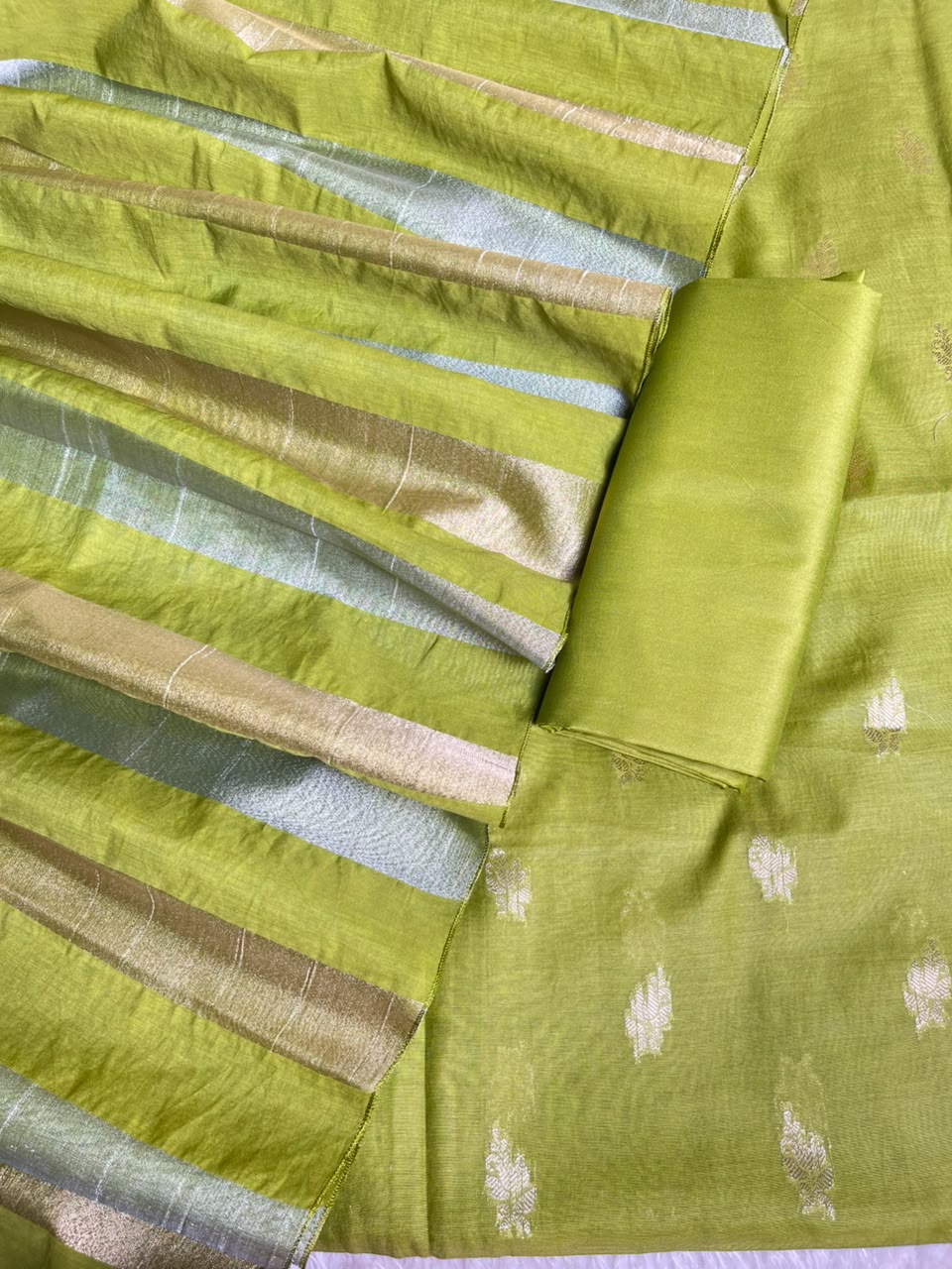 Green Mul Chanderi Zari Booti Banarasi Suit with Organza Sona Rupa Patti Dupatta 100JJ_MLC13