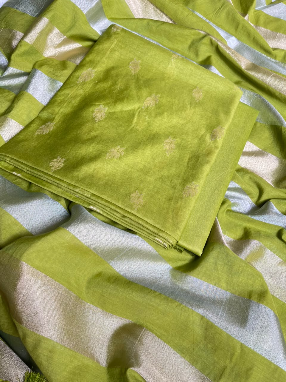 Green Mul Chanderi Zari Booti Banarasi Suit with Organza Sona Rupa Patti Dupatta 100JJ_MLC13