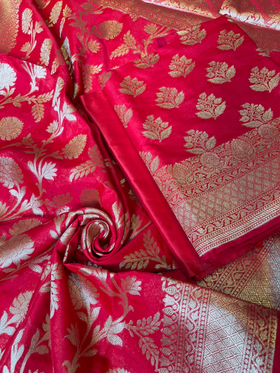 Red Katan Upada Silk Floral Zari Boota Banarasi Suit with Alfi Zari Jaal Dupatta 125DAN_KU9