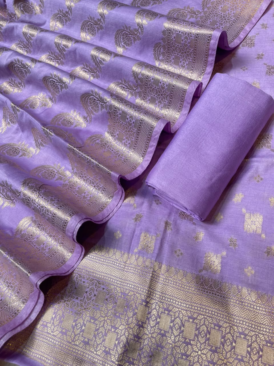 Lavander Semi Chiniya Silk Floral Zari Booti Banarasi Suit with Lehriya Jaal Dupatta 125DAN_SC10