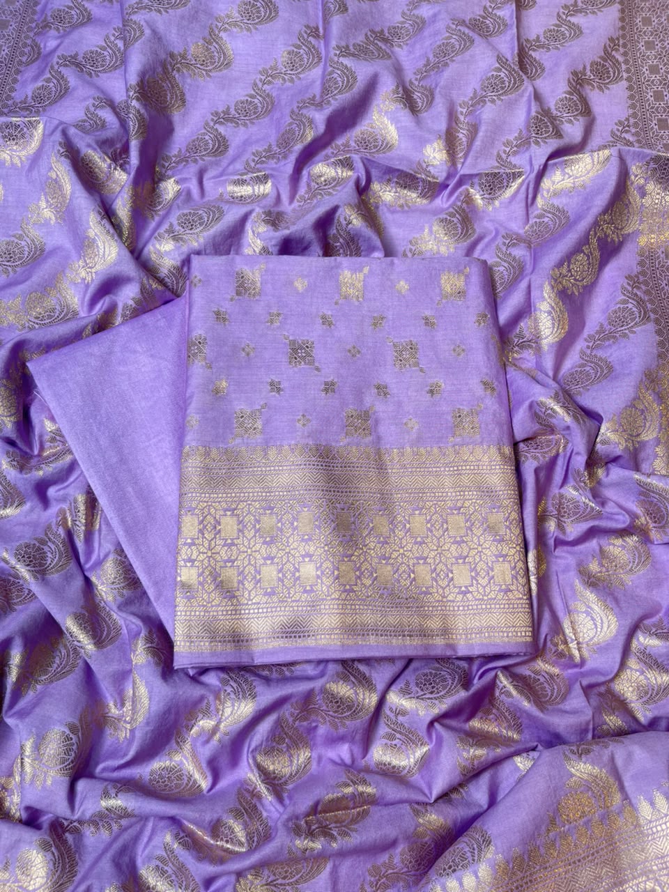 Lavander Semi Chiniya Silk Floral Zari Booti Banarasi Suit with Lehriya Jaal Dupatta 125DAN_SC10