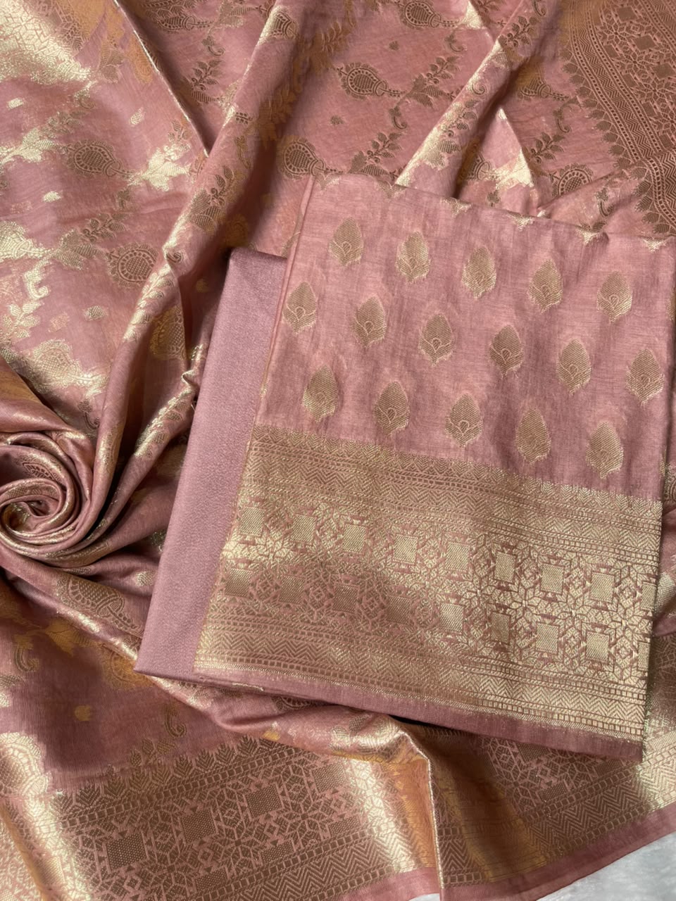 Mauve Semi Chiniya Silk Floral Zari Booti Banarasi Suit with Lehriya Jaal Dupatta 125DAN_SC1