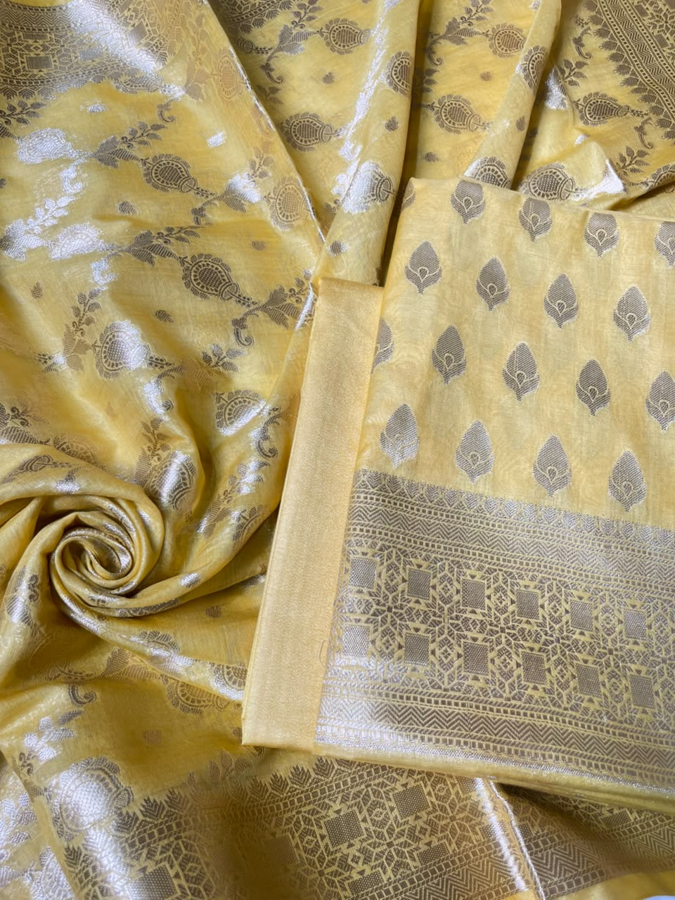 Light Yellow Semi Chiniya Silk Floral Zari Booti Banarasi Suit with Lehriya Jaal Dupatta 125DAN_SC3