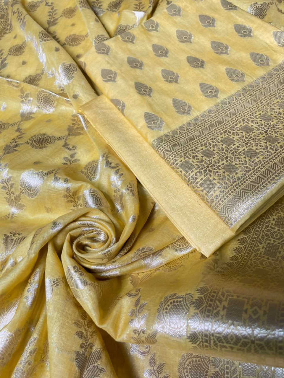 Light Yellow Semi Chiniya Silk Floral Zari Booti Banarasi Suit with Lehriya Jaal Dupatta 125DAN_SC3