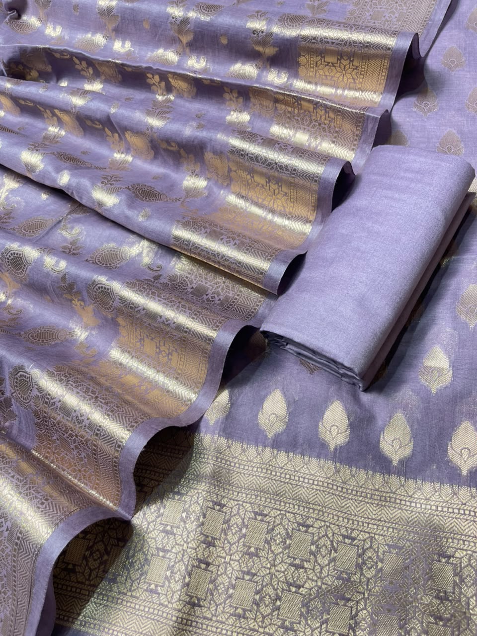 Dusty Lavender Semi Chiniya Silk Floral Zari Booti Banarasi Suit with Lehriya Jaal Dupatta 125DAN_SC4