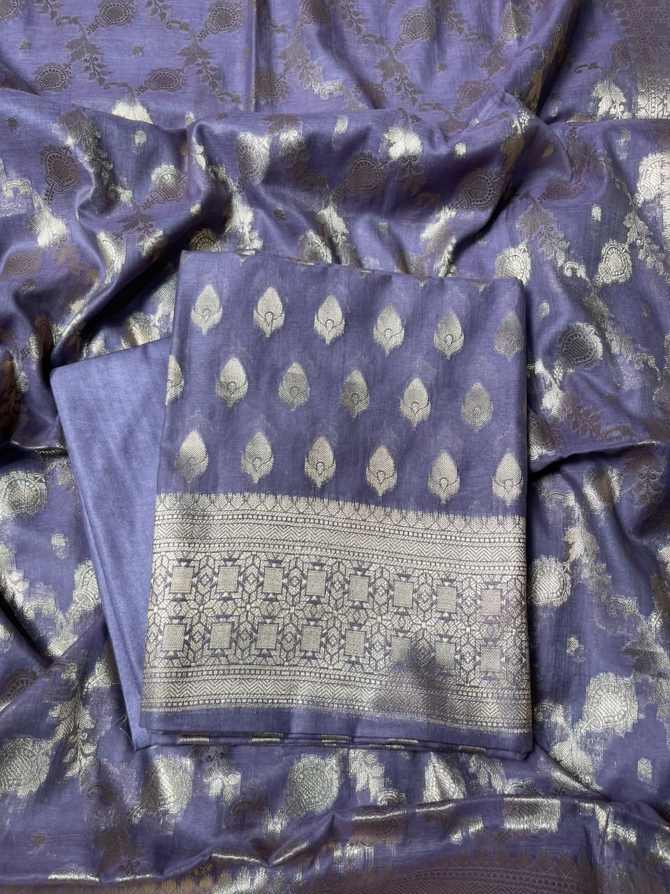 Dusty Lavender Semi Chiniya Silk Floral Zari Booti Banarasi Suit with Lehriya Jaal Dupatta 125DAN_SC4