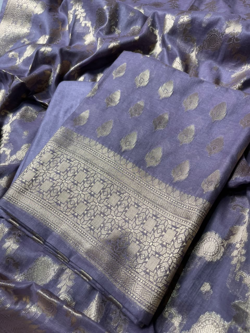 Dusty Lavender Semi Chiniya Silk Floral Zari Booti Banarasi Suit with Lehriya Jaal Dupatta 125DAN_SC4