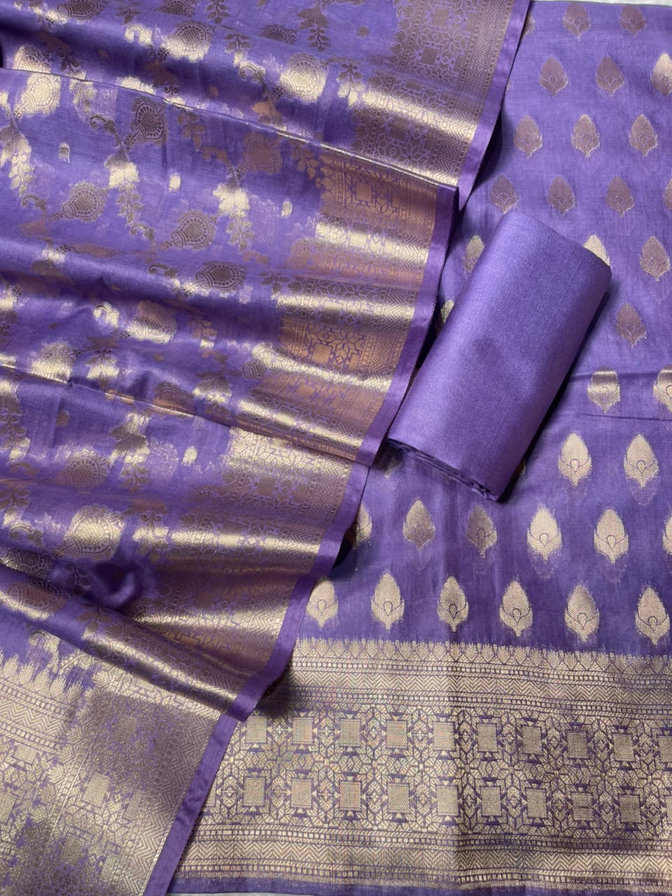 Light Lavender Semi Chiniya Silk Floral Zari Booti Banarasi Suit with Lehriya Jaal Dupatta 125DAN_SC5