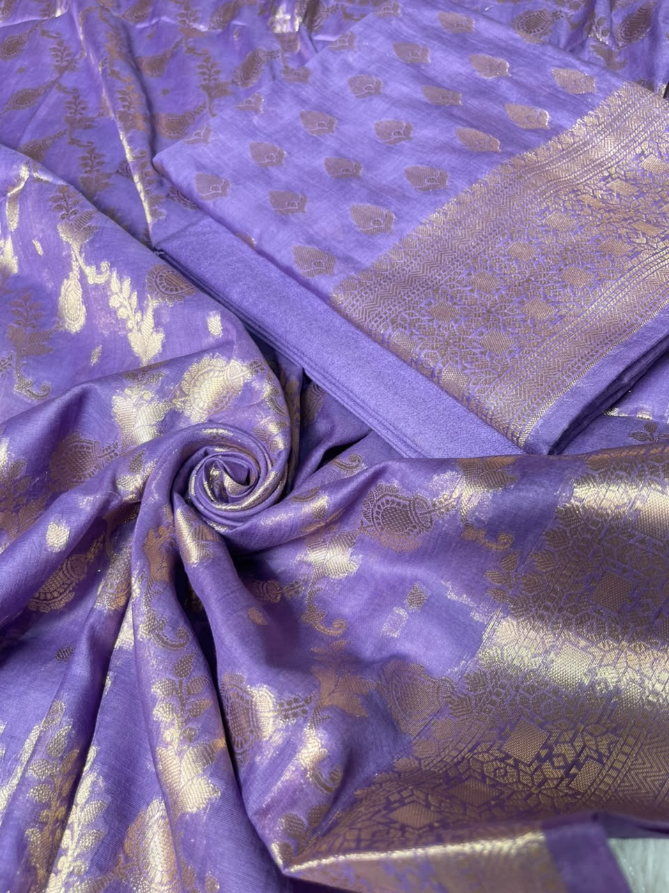 Light Lavender Semi Chiniya Silk Floral Zari Booti Banarasi Suit with Lehriya Jaal Dupatta 125DAN_SC5