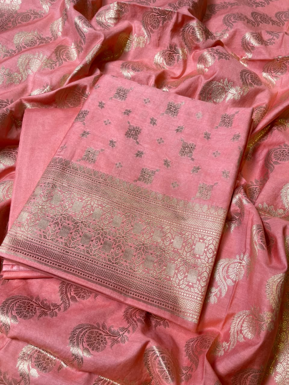 Peach Semi Chiniya Silk Floral Zari Booti Banarasi Suit with Lehriya Jaal Dupatta 125DAN_SC7