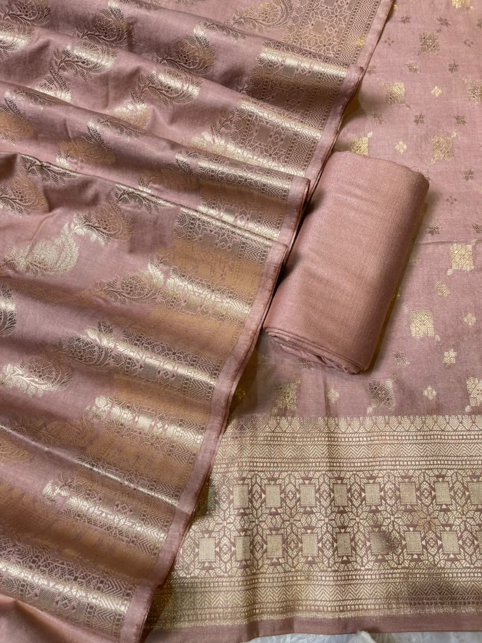 Dusty Rose Semi Chiniya Silk Floral Zari Booti Banarasi Suit with Lehriya Jaal Dupatta 125DAN_SC9