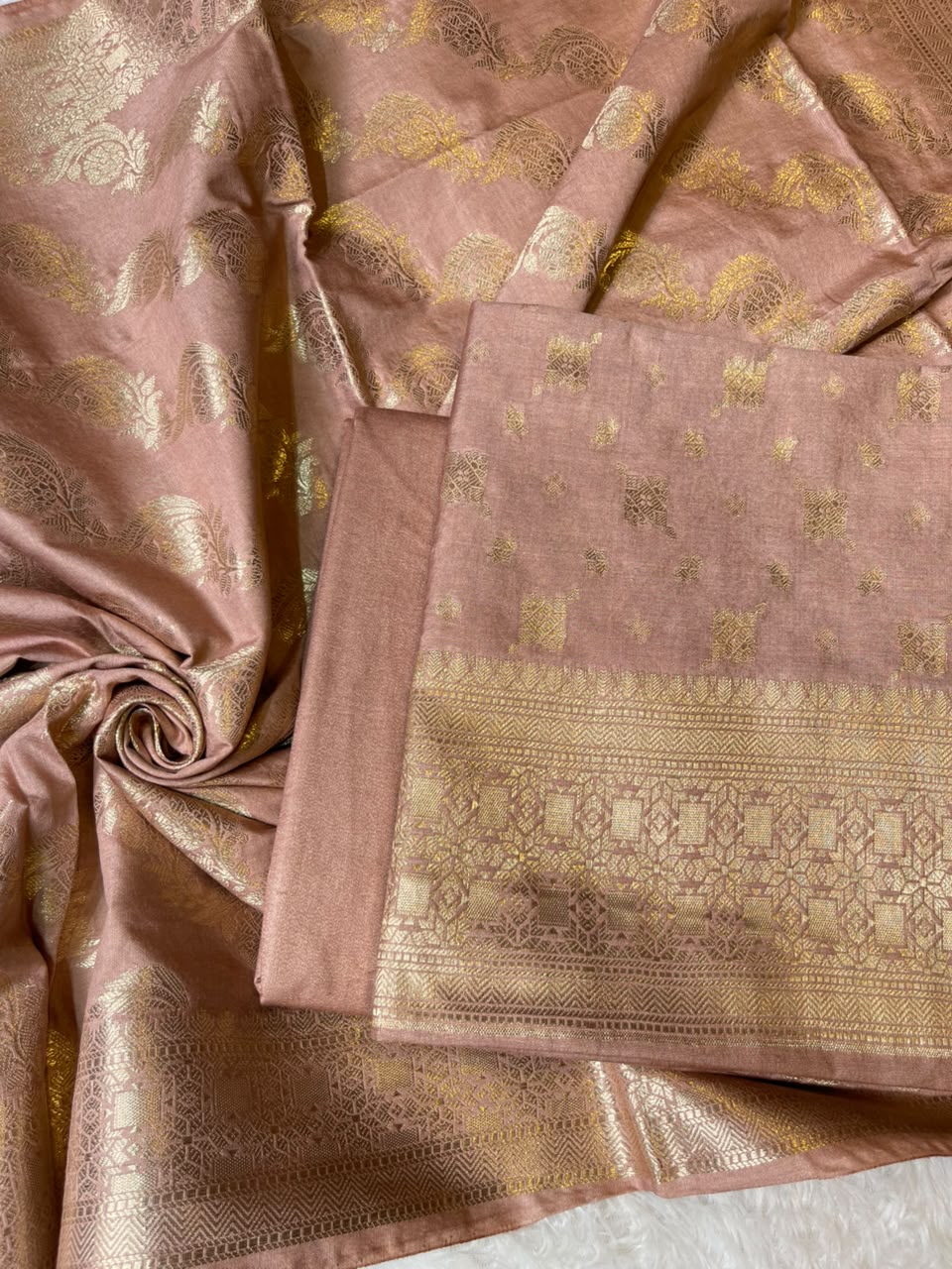 Dusty Rose Semi Chiniya Silk Floral Zari Booti Banarasi Suit with Lehriya Jaal Dupatta 125DAN_SC9