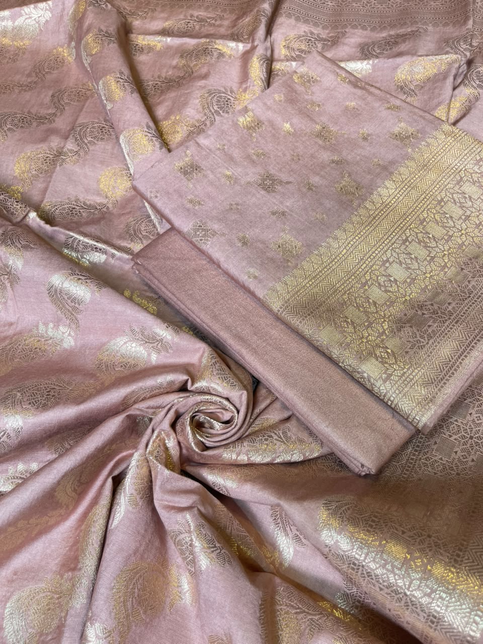 Dusty Rose Semi Chiniya Silk Floral Zari Booti Banarasi Suit with Lehriya Jaal Dupatta 125DAN_SC9