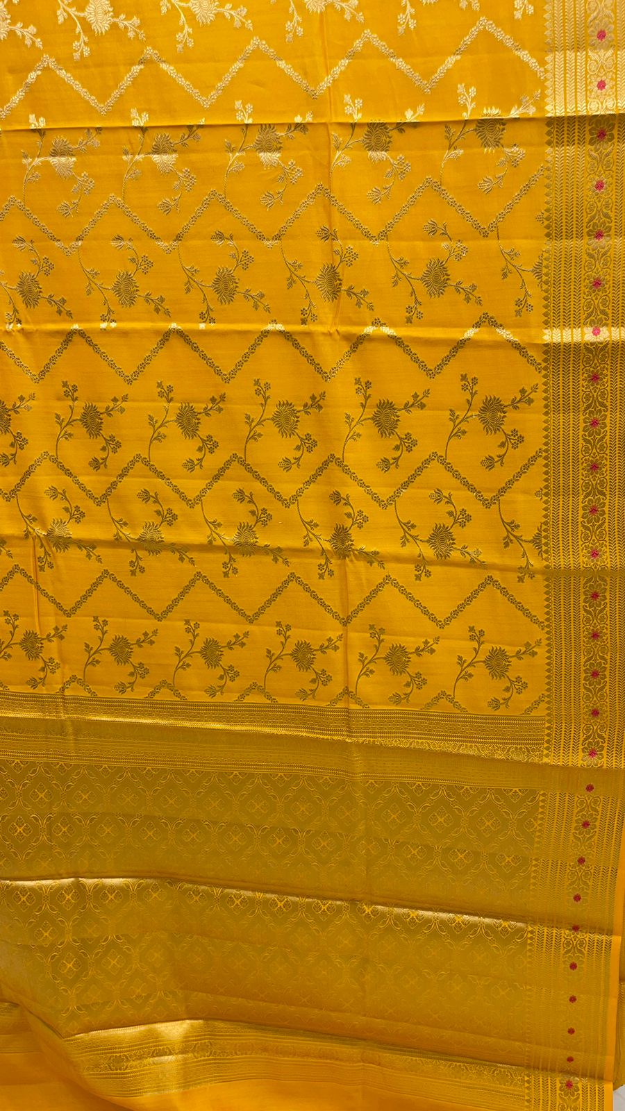 Golden Elegance: Faishana's Exquisite Pure Silk Handloom Gold Chiniya Silk Zari Tilfi Jaal Zig-Zag Saree with Minakari Zari Border and Gold Blouse