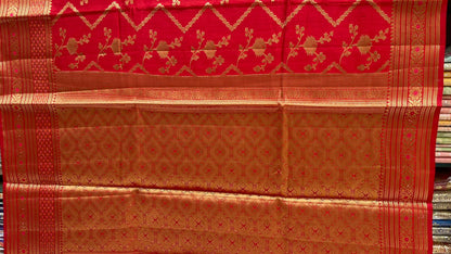 Ravishing Elegance: Faishana's Pure Silk Handloom Red Pure Chiniya Silk Tilfi Zari Jaal Zig-Zag with Minakari Zari Border &amp; Red Blouse Piece